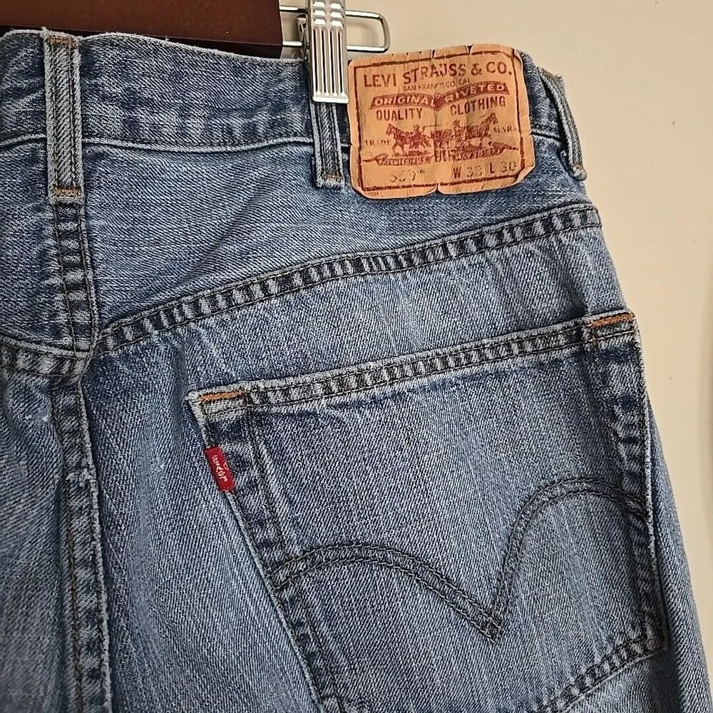 Levis wide 27 leg
